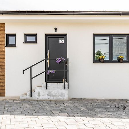 Sunny Apartment With Free Parking Zvolen Ngoại thất bức ảnh