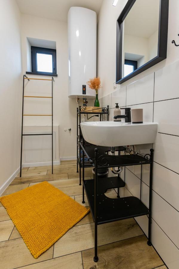 Sunny Apartment With Free Parking Zvolen Ngoại thất bức ảnh