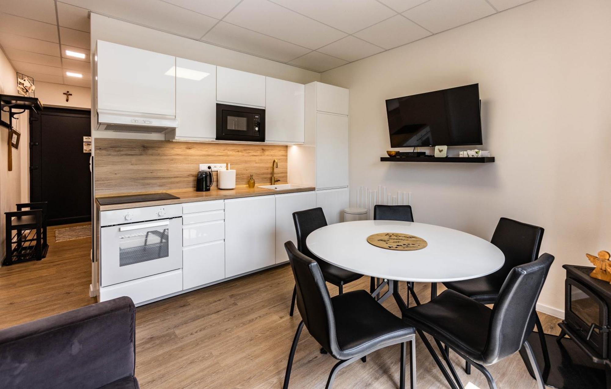 Sunny Apartment With Free Parking Zvolen Ngoại thất bức ảnh
