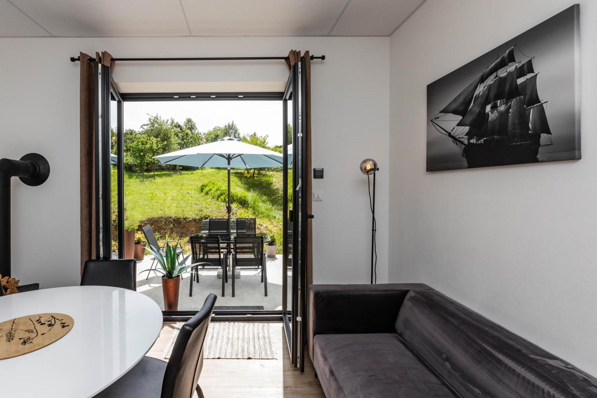 Sunny Apartment With Free Parking Zvolen Ngoại thất bức ảnh