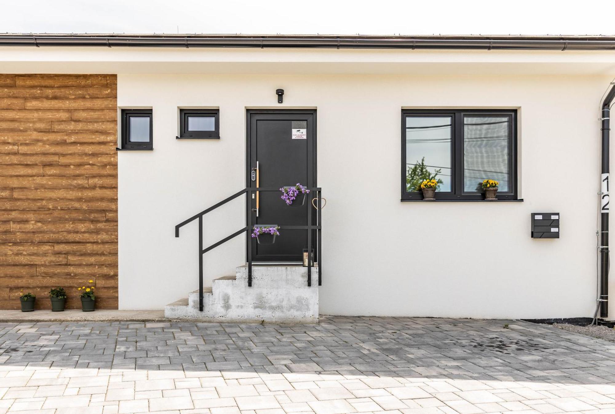 Sunny Apartment With Free Parking Zvolen Ngoại thất bức ảnh